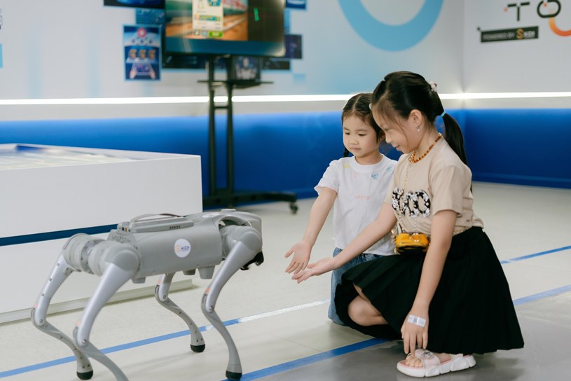 STEM TOWN &ndash; Trung t&acirc;m trải nghiệm khoa học c&ocirc;ng nghệ &ndash; ch&iacute;nh thức khai xu&acirc;n từ m&ugrave;ng 4 đ&oacute;n c&aacute;c em nhỏ v&agrave; phụ huynh với nụ cười h&aacute;o hức, mở ra một năm s&aacute;ng tạo v&agrave; truyền cảm hứng.&nbsp;