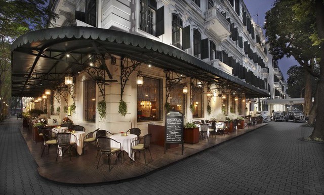 Khách sạn Sofitel Metropole Hà Nội được biết đến là một khách sạn 5 sao nổi bật với lối kiến trúc cổ kính của thời Pháp thuộc được xây dựng từ năm 1901 tại vị trí trung tâm trên con phố Ngô Quyền (Hà Nội).