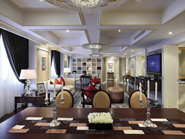 Căn phòng sang trọng nhất của khách sạn là Grand Prestige Suite, hay còn gọi là phòng tổng thống của Sofitel Metropole.