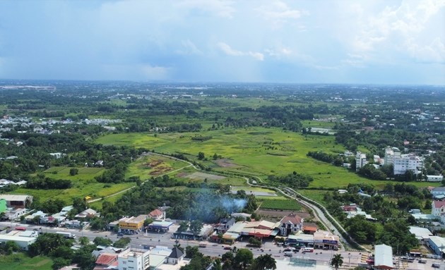 Sau h&agrave;ng chục năm, dự &aacute;n vẫn l&agrave; b&atilde;i đất trống. Ảnh: Chu Tuấn.