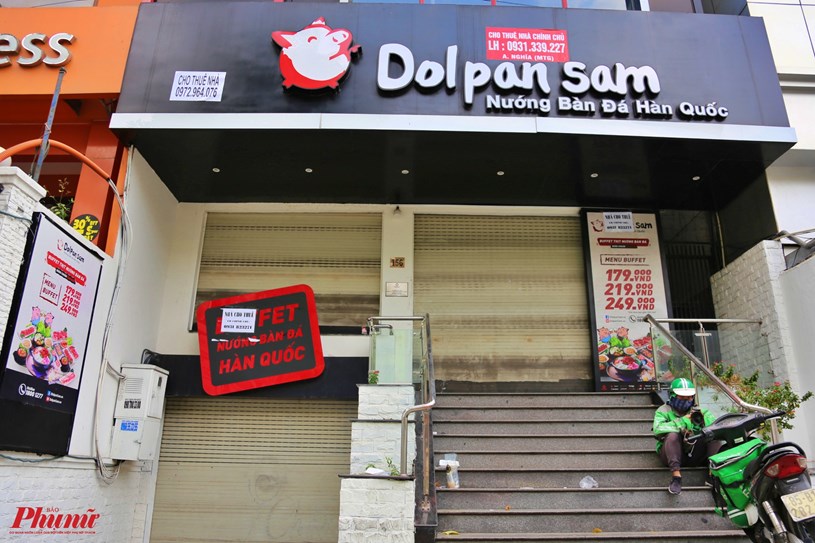 Cửa hàng ẩm thực Hàn Quốc đã đóng cửa và được treo biển cho thuê nhà.