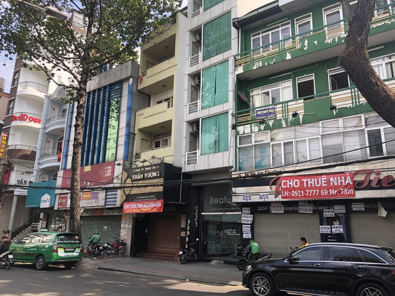 Hàng loạt cửa hàng kinh doanh trên đường Trần Quang Khải (quận 1) phải đóng cửa vì kinh doanh quá ế ẩm