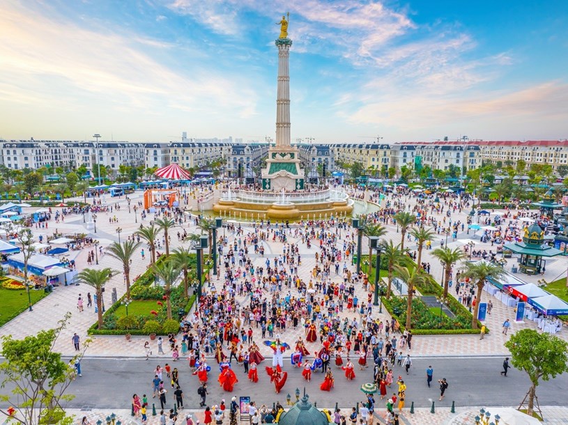 Bốn m&ugrave;a lễ hội sẽ tạo ra nhiều thời điểm đột biến doanh thu cho Vincom Collection