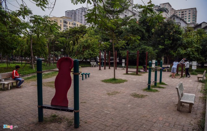 Chủ tịch UBND TP. Hà Nội Nguyễn Đức Chung từng cho biết trong các năm 2016 - 2020, Hà Nội phát triển 1 triệu cây xanh, xây dựng 20-25 công viên, trong đó có 3 công viên đạt tiêu chuẩn quốc tế. Người dân mong muốn chính quyền đẩy nhanh tiến độ, cũng như không xén đi những công viên đang có.
