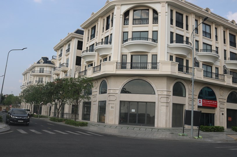 Vạn Ph&#250;c City: Địa điểm tổ chức Anh trai say hi, biệt thự trăm tỷ ho&#224;nh tr&#225;ng nhưng hoang lạnh  - Ảnh 1