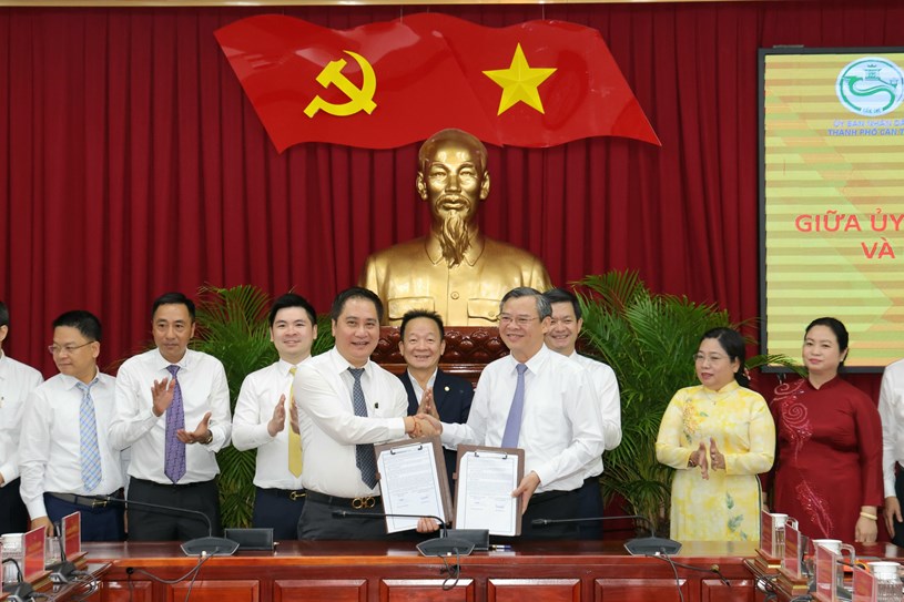 L&atilde;nh đạo UBND th&agrave;nh phố Cần Thơ v&agrave; l&atilde;nh đạo Tập đo&agrave;n T&amp;T Group k&yacute; kết Thỏa thuận hợp t&aacute;c