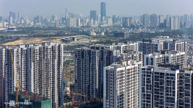 Khi nhà ở Hà Nội cứ mở bán là giá "trên trời": Cuộc đua bán nhà đắt đỏ đang khốc liệt hơn bao giờ hết và áp lực đè nặng lên cả người mua lẫn người bán  - Ảnh 1