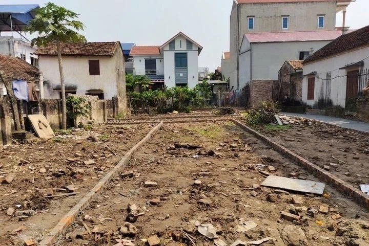 Hà Nội lại "nổi sóng" đất vùng ven: Khi rủi ro "đu đỉnh" lộ diện, bạn có đủ tỉnh táo để rút chân?  - Ảnh 1