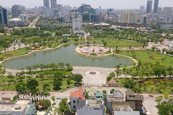 Công viên Cầu Giấy rộng hơn 10ha nằm trên địa bàn phường Dịch Vọng, Cầu Giấy nhìn từ trên cao.