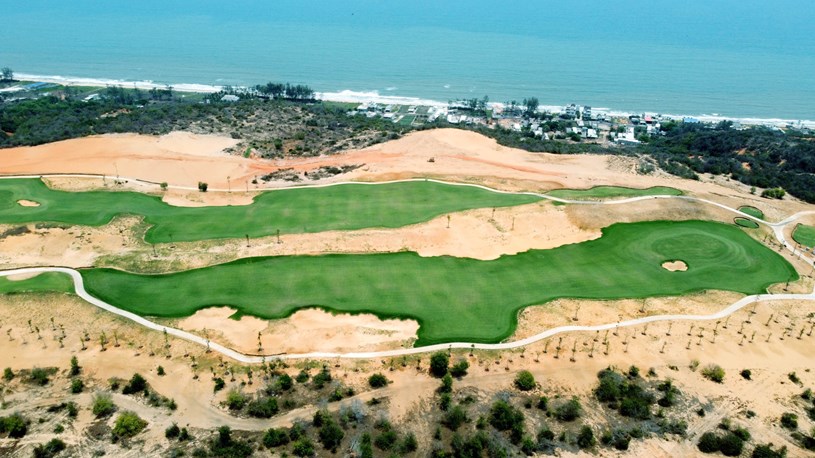 Đ&acirc;y cũng l&agrave; cụm s&acirc;n golf duy nhất tại Việt Nam đạt ti&ecirc;u chuẩn v&agrave; c&oacute; bản quyền độc quyền từ PGA - Hiệp hội golf chuy&ecirc;n nghiệp Mỹ để tổ chức c&aacute;c giải thi đấu trong hệ thống của tổ chức n&agrave;y.