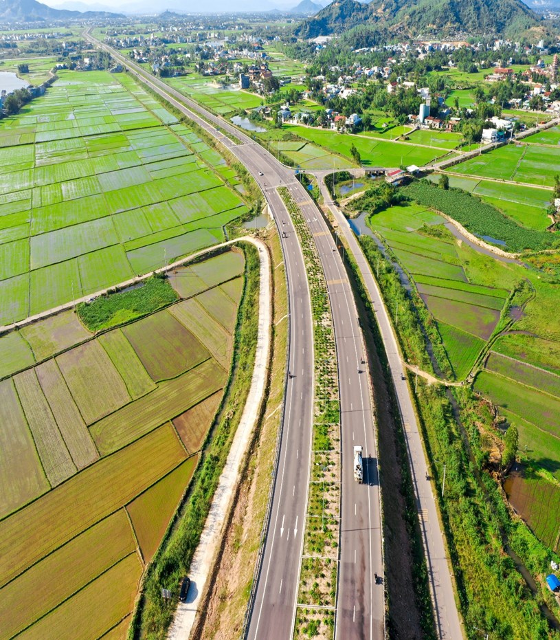 Hạ tầng giao th&ocirc;ng đồng bộ, hiện đại l&agrave; đ&ograve;n bẩy gi&uacute;p du lịch Quy Nhơn ph&aacute;t triển &nbsp;