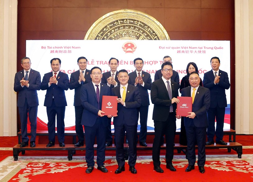 C&aacute;i bắt tay hợp t&aacute;c giữa 2 t&ecirc;n tuổi lớn l&agrave; Sun Group v&agrave; Gold Mantis sẽ x&aacute;c lập chuẩn mực mới cho nội thất kiến tr&uacute;c tại Việt Nam.