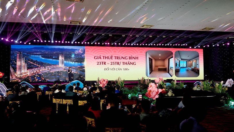 Đại diện chủ đầu tư Sun Property chia sẻ th&ocirc;ng tin dự &aacute;n tại sự kiện.