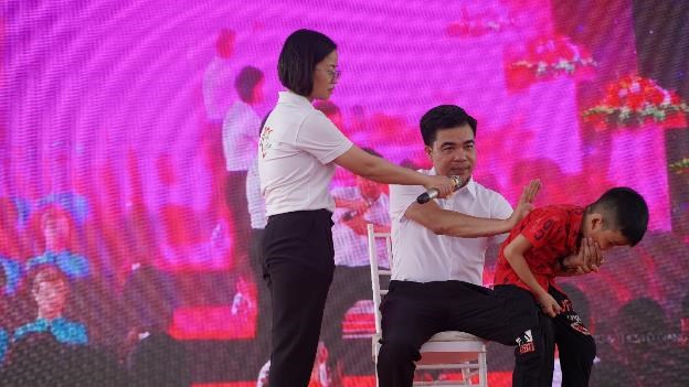 Chuy&ecirc;n gia - giảng vi&ecirc;n của chương tr&igrave;nh hướng dẫn kỹ năng sơ cứu cơ bản. &nbsp;