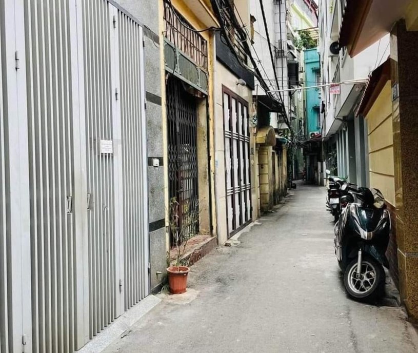 Giữa l&#242;ng H&#224; Nội, một khoảng s&#226;n nhỏ c&#243; thể đ&#225;ng gi&#225; hơn một m&#233;t vu&#244;ng nh&#224;  - Ảnh 1