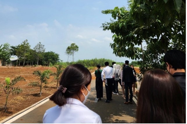 M&ocirc;i giới ra sức "l&ugrave;a g&agrave;" nh&agrave; đầu tư, &eacute;p xuống "cọc"