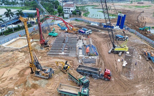 Ph&acirc;n khu CT6&nbsp; đang dẫn đầu to&agrave;n c&ocirc;ng trường về tiến độ với hạng mục x&acirc;y tường dẫn đ&atilde; gần ho&agrave;n thiện, tường v&acirc;y đạt gần 30%, cọc khoan nhồi đại tr&agrave; hơn 11%
