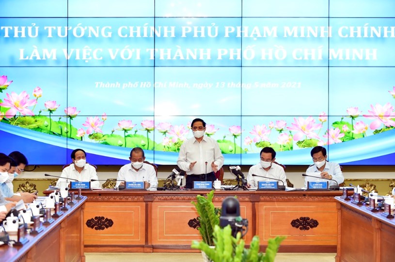 Thủ tướng Phạm Minh Ch&iacute;nh ph&aacute;t biểu tại buổi l&agrave;m việc với TPHCM. Ảnh: VGP