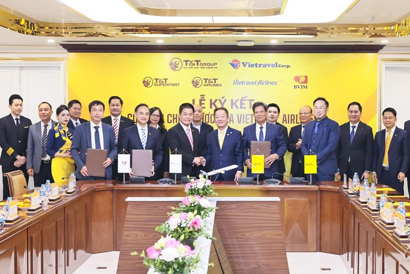 Với Vietravel Airlines, cấu tr&uacute;c logistics "biển &ndash; bộ &ndash; kh&ocirc;ng" của T&amp;T Group đang dần h&igrave;nh th&agrave;nh r&otilde; n&eacute;t.