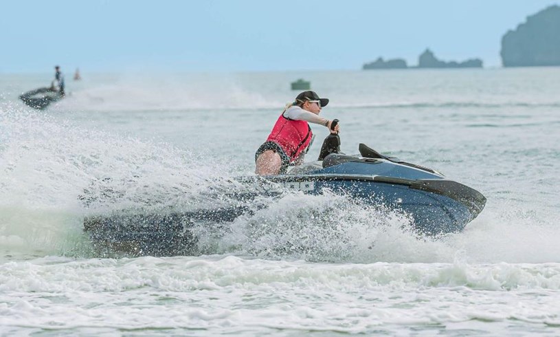 C&#226;u chuyện ph&#237;a sau m&#224;n tr&#236;nh diễn Jetski bắn ph&#225;o hoa tr&#234;n mặt biển sắp diễn ra tại C&#225;t B&#224; - Ảnh 1