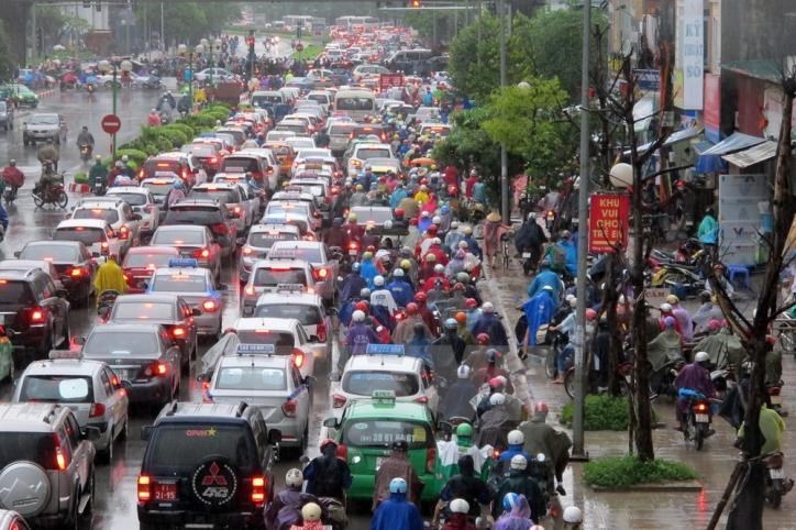 Hà Nội muốn giãn dân, nhưng cao ốc trong nội đô vẫn mọc không kịp đếm  - Ảnh 1