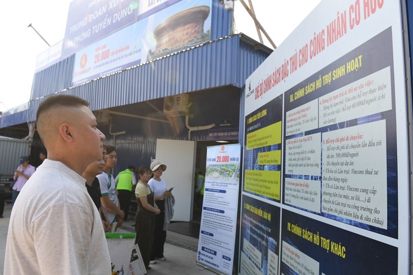 Không khí chưa từng có tại công trường KĐT Thể thao Quốc tế Hà Nội: Người dân địa phương háo hức tìm cơ hội “đổi đời” - Ảnh 4