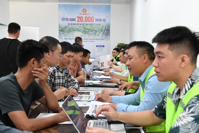 Không khí chưa từng có tại công trường KĐT Thể thao Quốc tế Hà Nội: Người dân địa phương háo hức tìm cơ hội “đổi đời” - Ảnh 5