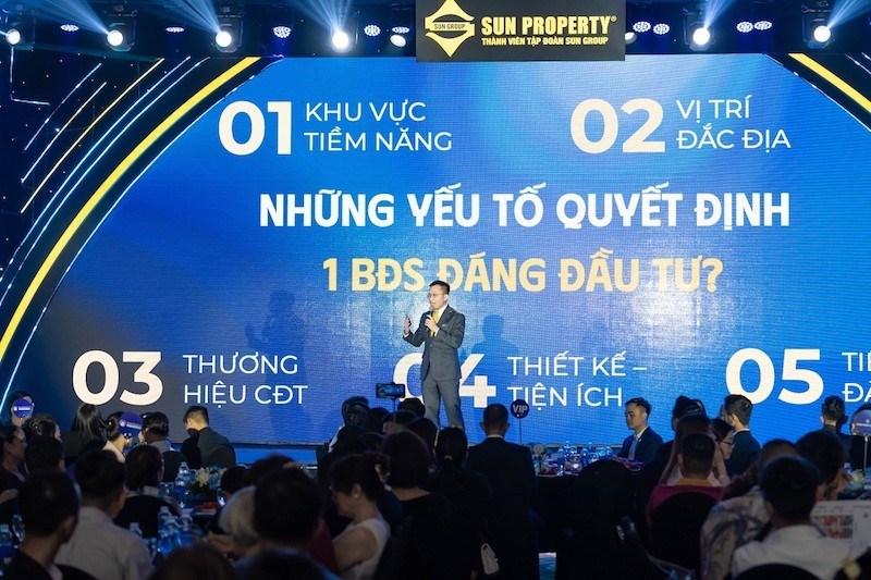Đại diện chủ đầu tư giới thiệu về dự &aacute;n - Ảnh Minh Anh.