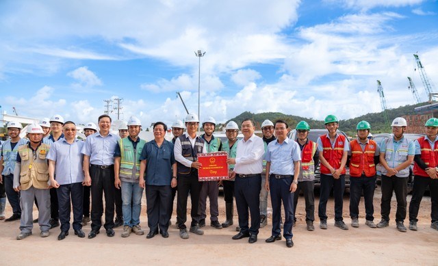 Phó Thủ tướng yêu cầu tháo gỡ các điểm nghẽn cho các công trình APEC - Ảnh 2