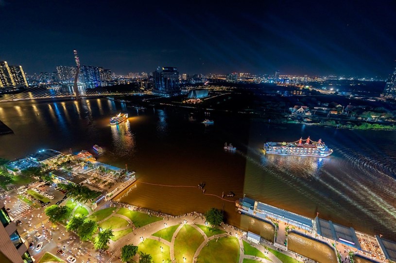 Tour du lịch đ&ecirc;m tr&ecirc;n s&ocirc;ng S&agrave;i G&ograve;n đang được thử nghiệm &nbsp;