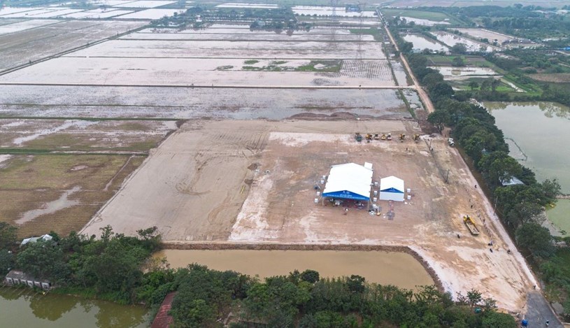 Khu vực x&acirc;y dựng SVĐ H&ugrave;ng Vương tại x&atilde; Thượng Ph&uacute;c c&aacute;ch đ&acirc;y 5 th&aacute;ng chỉ l&agrave; b&atilde;i đất trống.