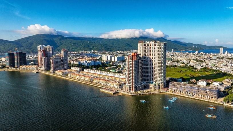 Sun Symphony Residence - "điểm neo t&agrave;i sản" hội tụ trọn vẹn bộ ba gi&aacute; trị: vị tr&iacute; l&otilde;i, cảnh quan độc bản v&agrave; b&agrave;i to&aacute;n kinh doanh đắc lợi. Ảnh: &Aacute;nh Dương.
