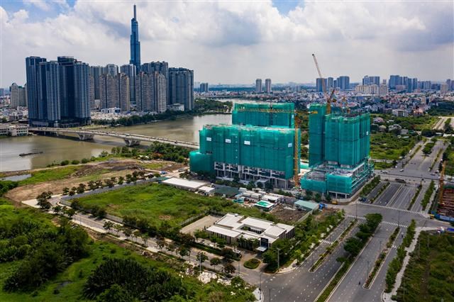 Người mua nh&#224; chật vật giữa l&#224;n s&#243;ng tăng gi&#225; bất động sản - Ảnh 1