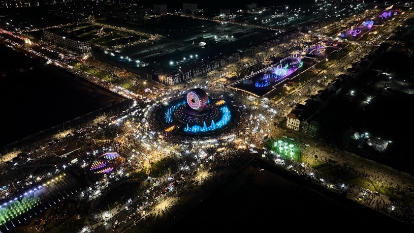Trục đại lộ lễ hội đ&atilde; hiện hữu l&agrave; điểm nhấn trong hệ tiện &iacute;ch tại Sun Urban City (Ảnh: &Aacute;nh Dương).