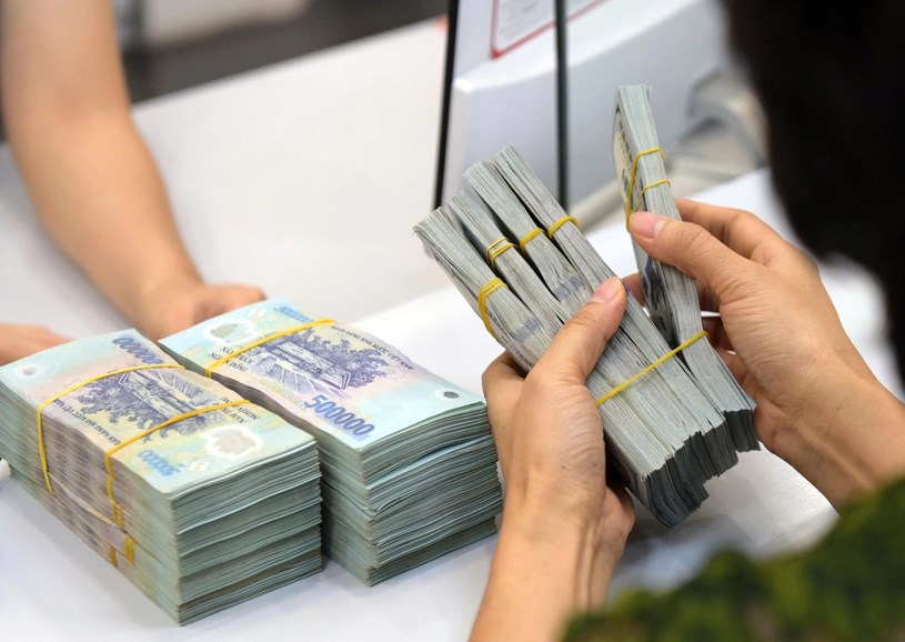 Vận tốc tăng lương không nhanh bằng vận tốc thả nổi của lãi suất  - Ảnh 1