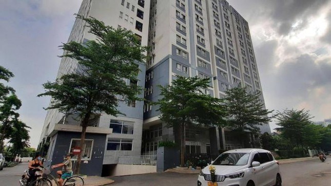 Nguy&ecirc;n nh&acirc;n, doanh nghiệp tr&ecirc;n kinh doanh bất động sản m&agrave; bất động sản đ&oacute; kh&ocirc;ng đảm bảo c&aacute;c điều kiện theo quy định, như k&yacute; kết hợp đồng mua b&aacute;n nh&agrave; ở h&igrave;nh th&agrave;nh trong tương lai tại dự &aacute;n chung cư Ph&uacute; Hưng Ph&aacute;t (t&ecirc;n thương mại l&agrave; Dream Home Luxury ở số 87/59 đường số 59, quận G&ograve; Vấp) khi chưa được Sở X&acirc;y dựng x&aacute;c nhận đủ điều kiện đưa v&agrave;o kinh doanh theo quy định. Đồng thời, đ&igrave;nh chỉ hoạt động kinh doanh bất động sản trong thời hạn 4,5 th&aacute;ng đối với dự &aacute;n chung cư Ph&uacute; Hưng Ph&aacute;t.