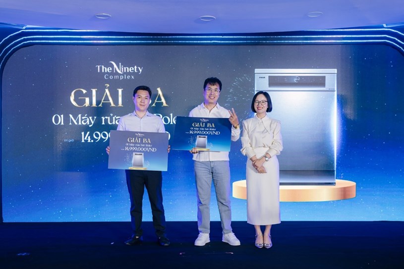 Kh&aacute;ch h&agrave;ng may mắn tr&uacute;ng giải thưởng gi&aacute; trị ngay tại sự kiện. &nbsp;