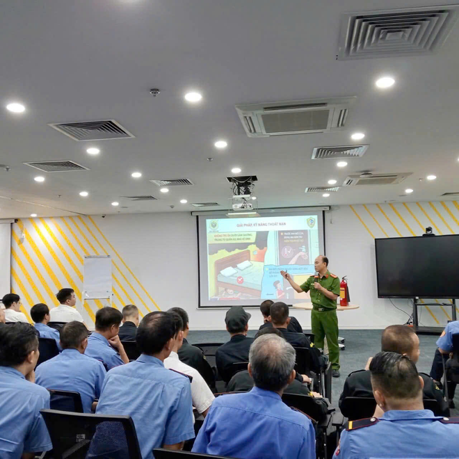 Một buổi đ&agrave;o tạo, diễn tập PCCC v&agrave; sơ cứu định kỳ do đơn vị vận h&agrave;nh chuy&ecirc;n nghiệp tổ chức. &nbsp;
