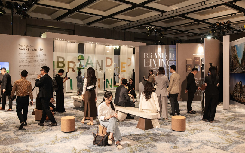 Đ&ocirc;ng đảo kh&aacute;ch h&agrave;ng tham quan triển l&atilde;m trải nghiệm Branded Living &ndash; &rdquo;Thấu&rdquo; s&aacute;ng 19/06/2026 tại Masterise Homes Sales Gallery, Ocean Park 3.