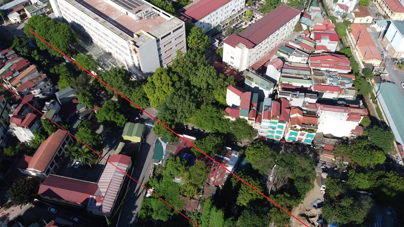 Tuyến đi qua c&aacute;c ng&otilde; 198 v&agrave; 208 Trần Cung.