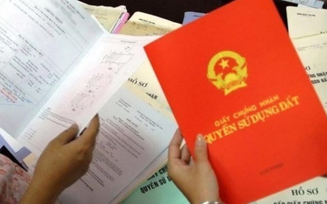 Sổ đỏ nh&#224; m&#236;nh c&#243; cần cấp đổi kh&#244;ng? Xem kỹ kẻo thiệt!  - Ảnh 1