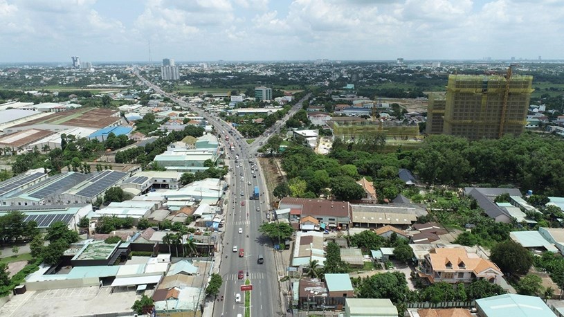 Quốc lộ 13 mở rộng sẽ gi&uacute;p tăng t&iacute;nh kết nối của Thuận An với c&aacute;c đ&ocirc; thị lớn l&acirc;n cận &nbsp; Ảnh: Hung Thinh Land &nbsp;