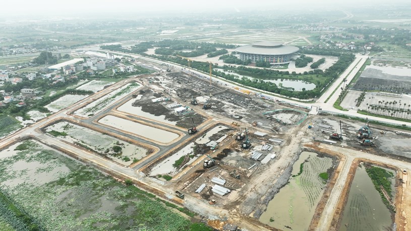 C&ocirc;ng trường thi c&ocirc;ng c&aacute;c t&ograve;a căn hộ Park Residence (Ảnh: &Aacute;nh Dương).