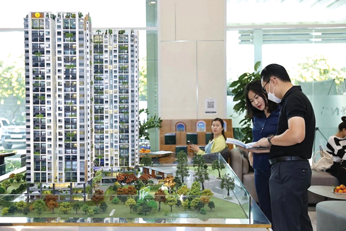 Người thu nhập cao cũng b&#243; tay mua nh&#224;: Chuyện g&#236; đang xảy ra với thị trường bất động sản H&#224; Nội?  - Ảnh 1