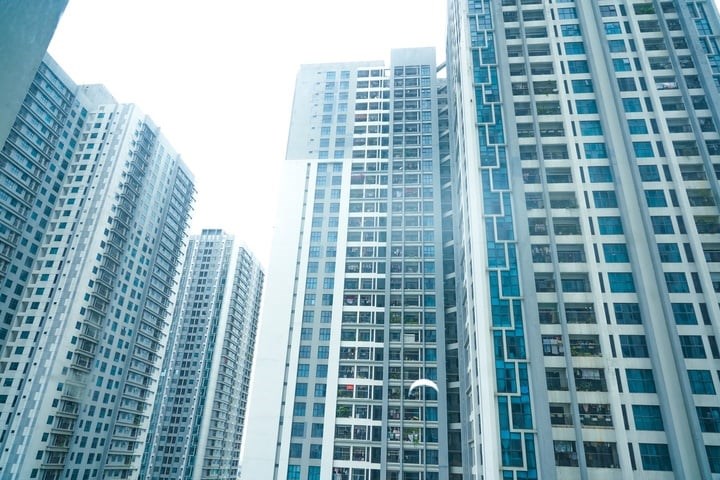 Thấm dột mùa mưa bão cần được xử lý ngay để bảo vệ kết cấu nhà.