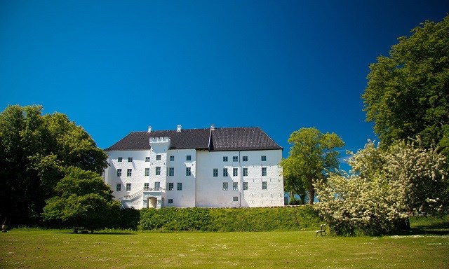 Lâu đài Dragsholm, tòa nhà lâu đời nhất Đan Mạch.