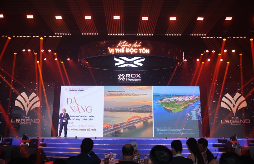 Đại diện ROX Signature giới thiệu về dự &aacute;n The Legend Danang.
