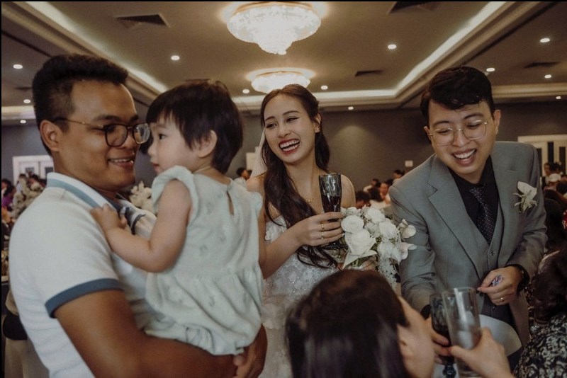 Chuyện vui chung cư: C&#244; g&#225;i Ninh B&#236;nh l&#224;m lễ đ&#243;n d&#226;u ở chung cư, em b&#233; h&#224;ng x&#243;m n&#237;u v&#225;y kh&#244;ng rời &#129392; - Ảnh 4