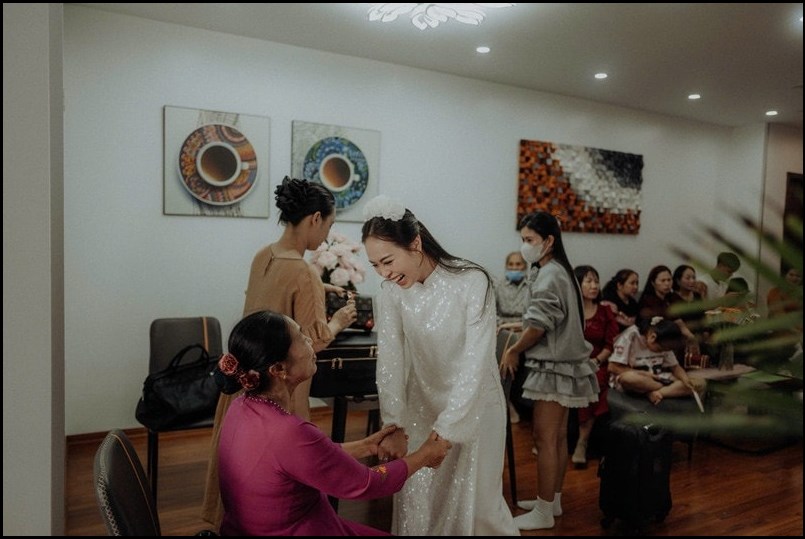 Chuyện vui chung cư: C&#244; g&#225;i Ninh B&#236;nh l&#224;m lễ đ&#243;n d&#226;u ở chung cư, em b&#233; h&#224;ng x&#243;m n&#237;u v&#225;y kh&#244;ng rời &#129392; - Ảnh 1