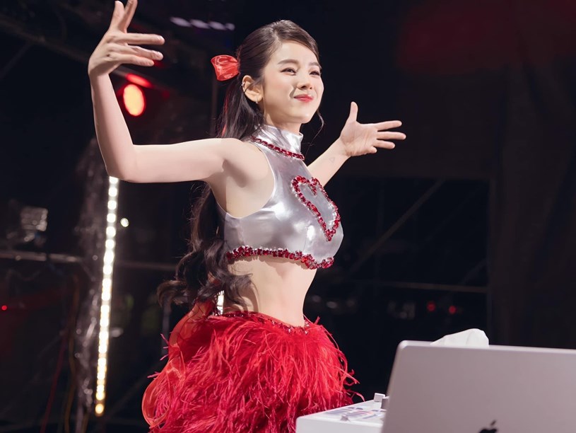 &#39;B&#250;p b&#234; DJ&#39; sẽ ch&#225;y hết m&#236;nh tại th&#224;nh phố Thi&#234;n Ni&#234;n Kỷ - Ảnh 2